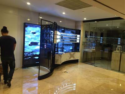 北京国贸P2.5展柜一体LED显示屏