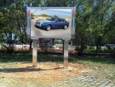 双立柱led显示屏